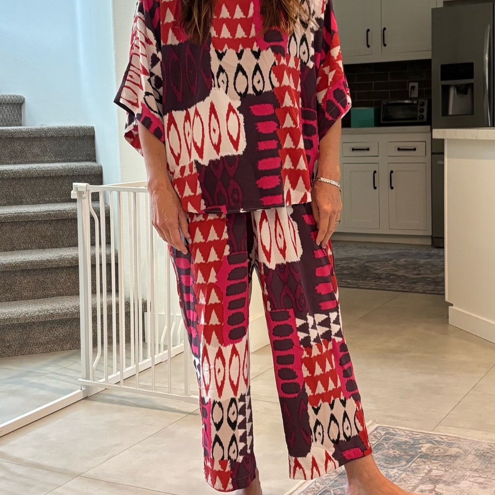 Natori Red and Pink Geometric Women's lounge set